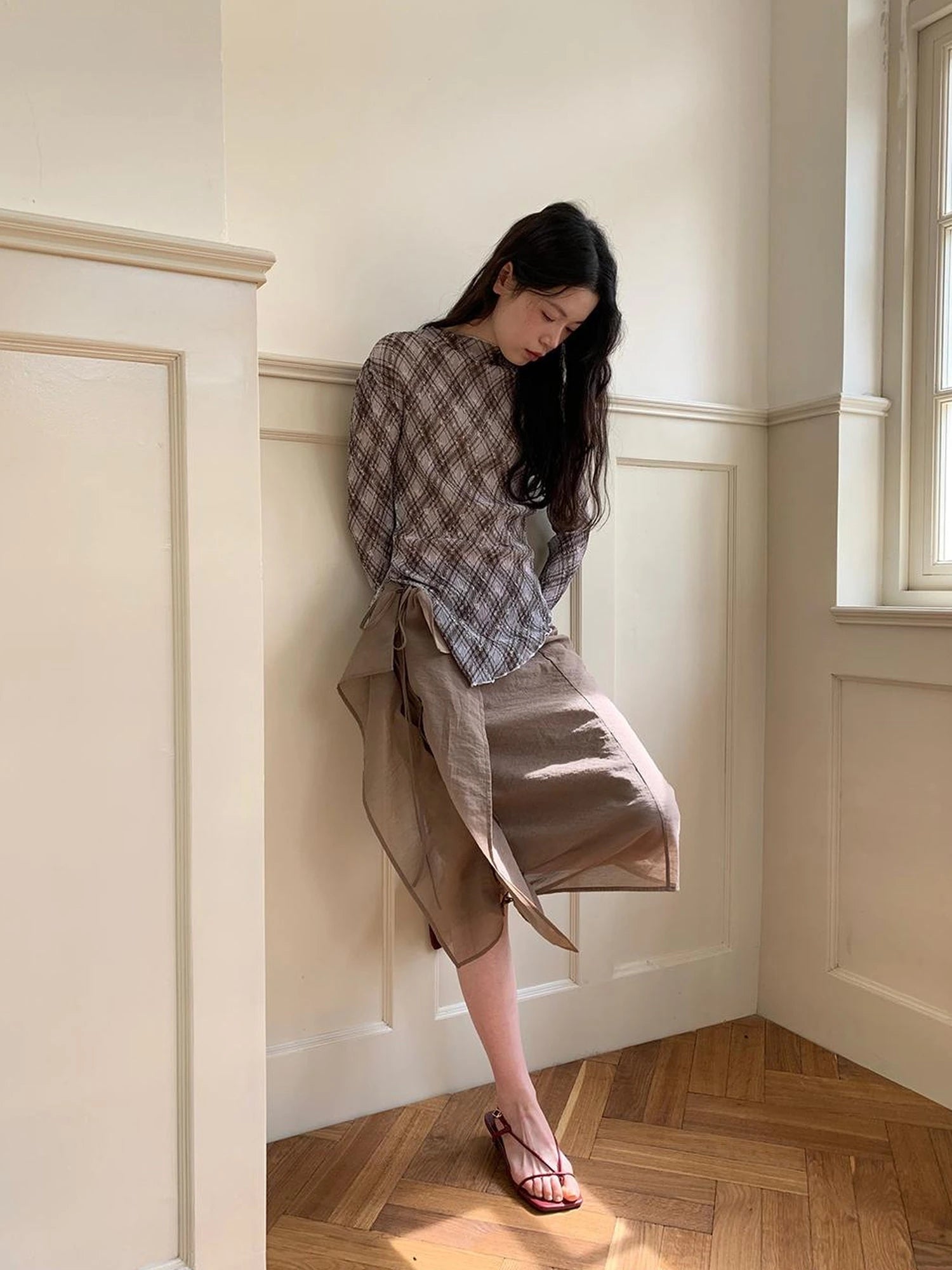 Dorydory Diamond Mesh Ruffle Hem Long Sleeve Tee