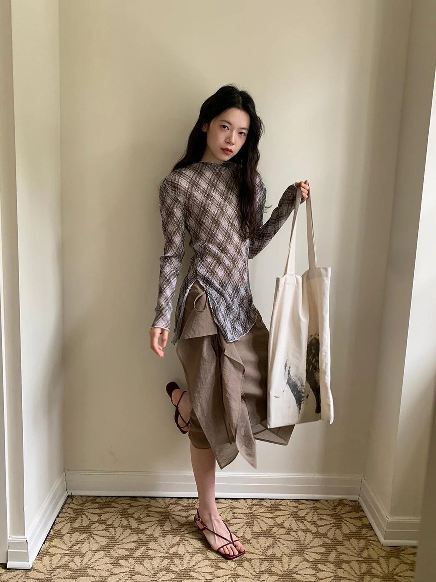 Dorydory Diamond Mesh Ruffle Hem Long Sleeve Tee