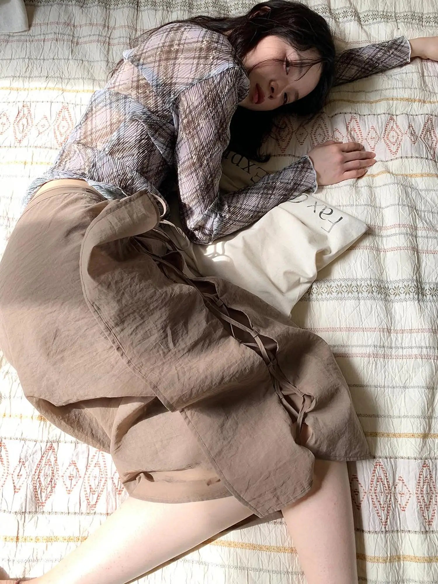 Dorydory Diamond Mesh Ruffle Hem Long Sleeve Tee