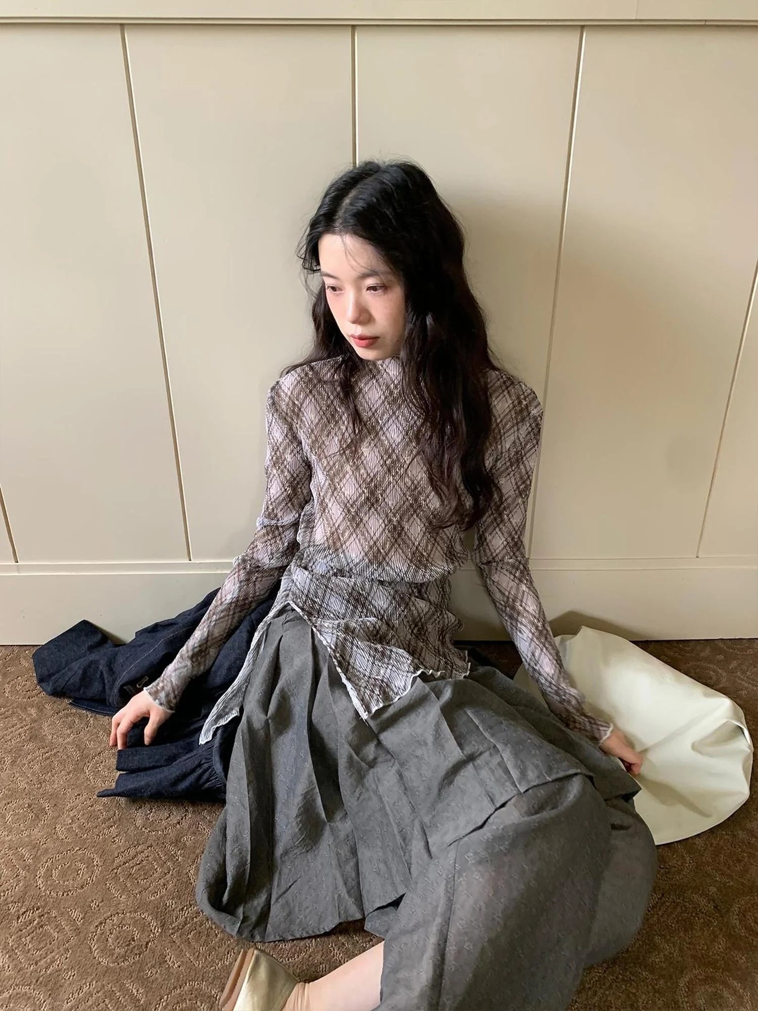 Dorydory Diamond Mesh Ruffle Hem Long Sleeve Tee