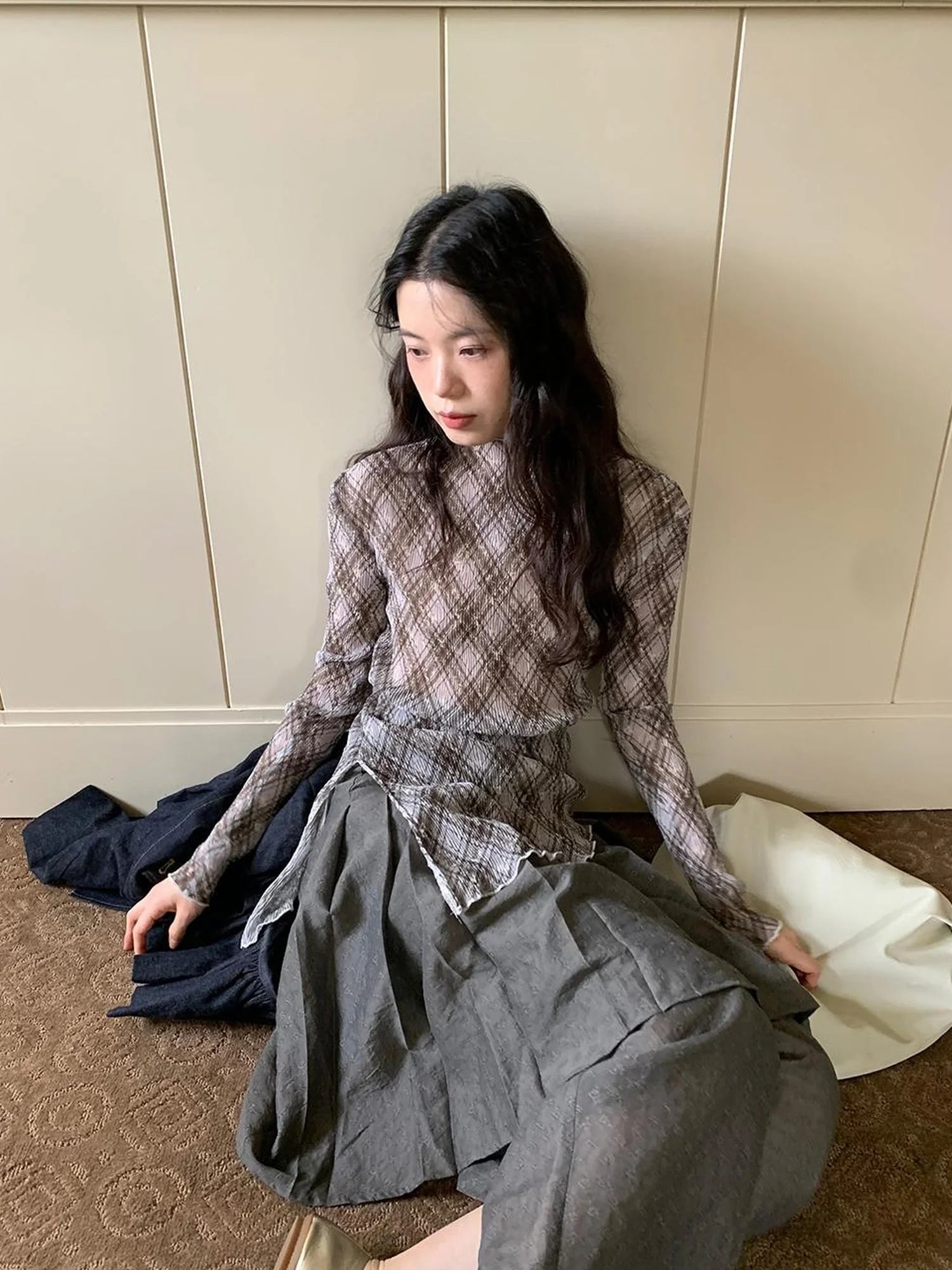 Dorydory Diamond Mesh Ruffle Hem Long Sleeve Tee