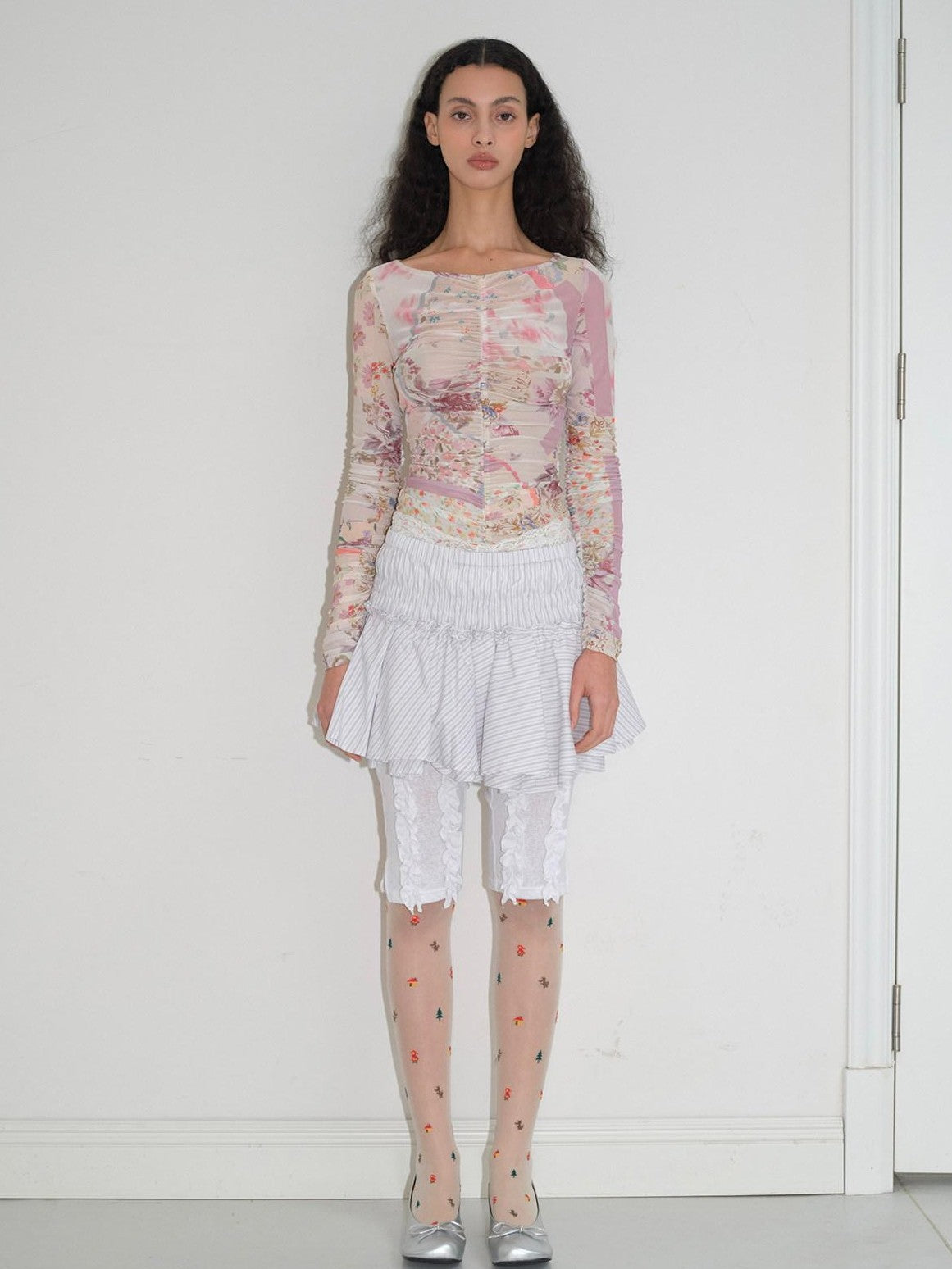 Dorydory Floral Bird Mesh V-neck Printed Women&