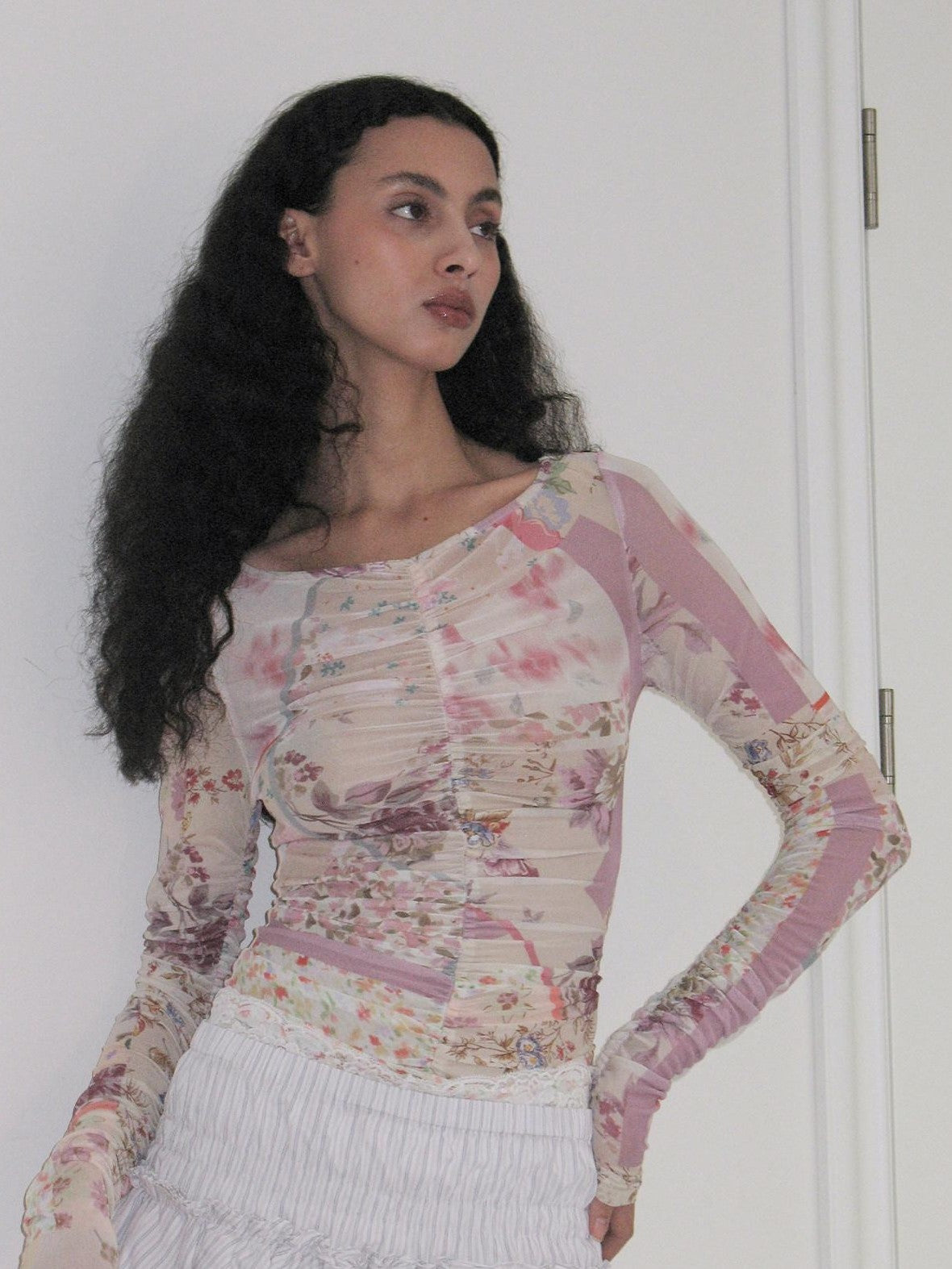 Dorydory Floral Bird Mesh V-neck Printed Women&