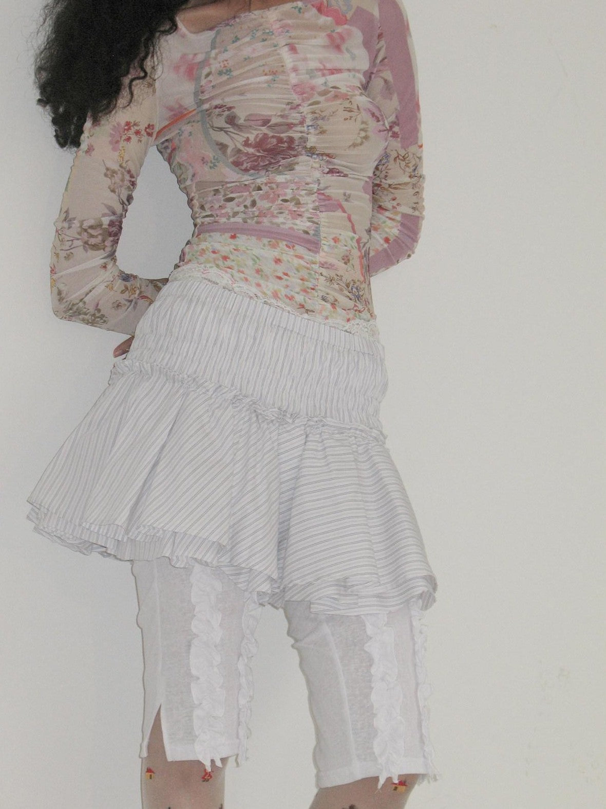 Dorydory Floral Bird Mesh V-neck Printed Women&
