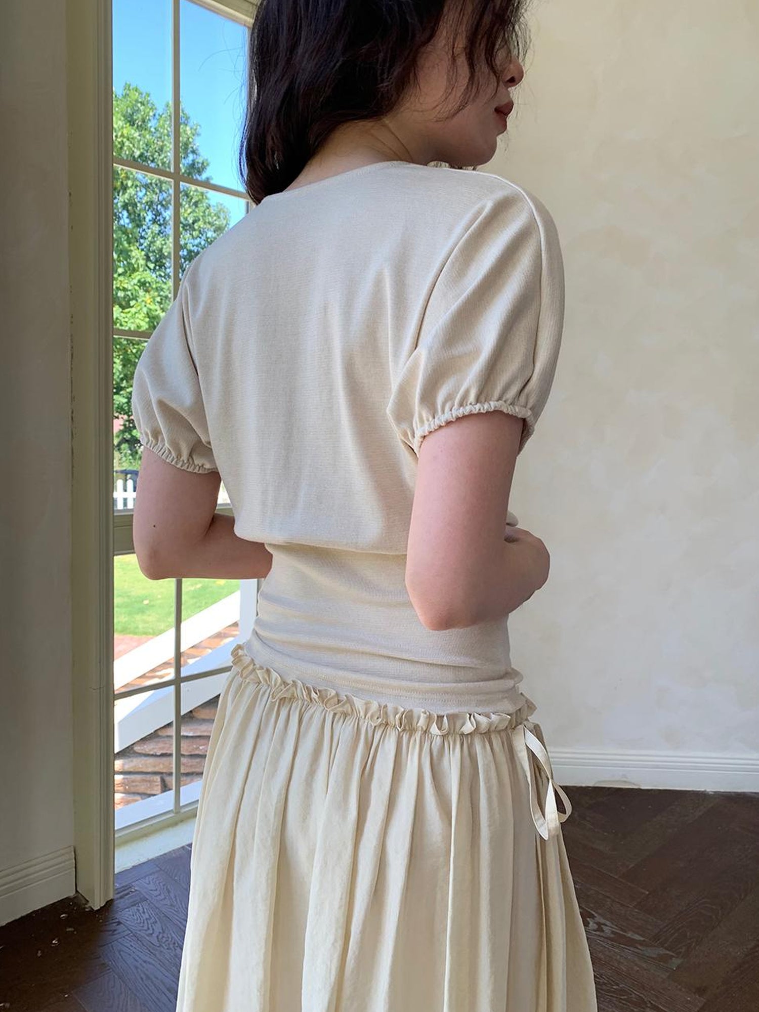 Dorydory Floral Sleeve Sheer V-Neck Cropped Tee