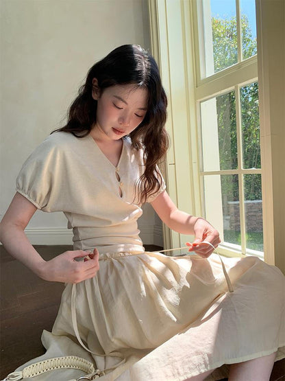 Dorydory Floral Sleeve Sheer V-Neck Cropped Tee