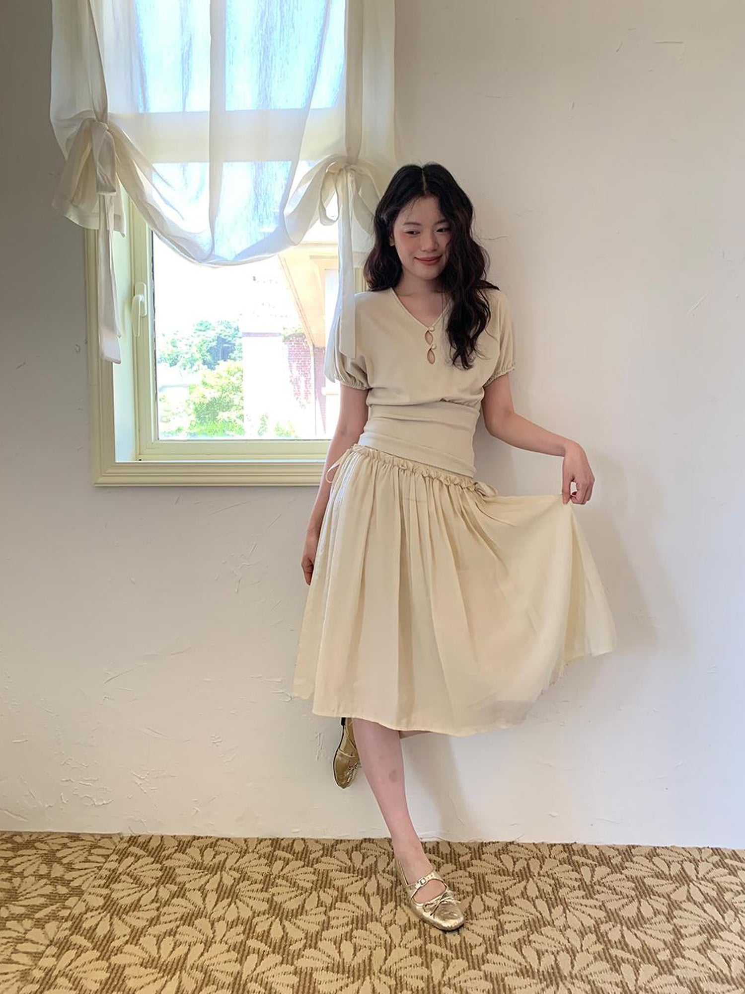 Dorydory Floral Sleeve Sheer V-Neck Cropped Tee