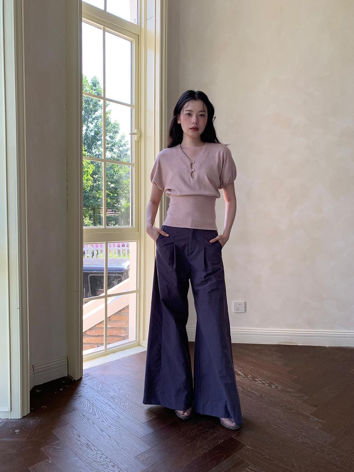 Dorydory Floral Sleeve Sheer V-Neck Cropped Tee