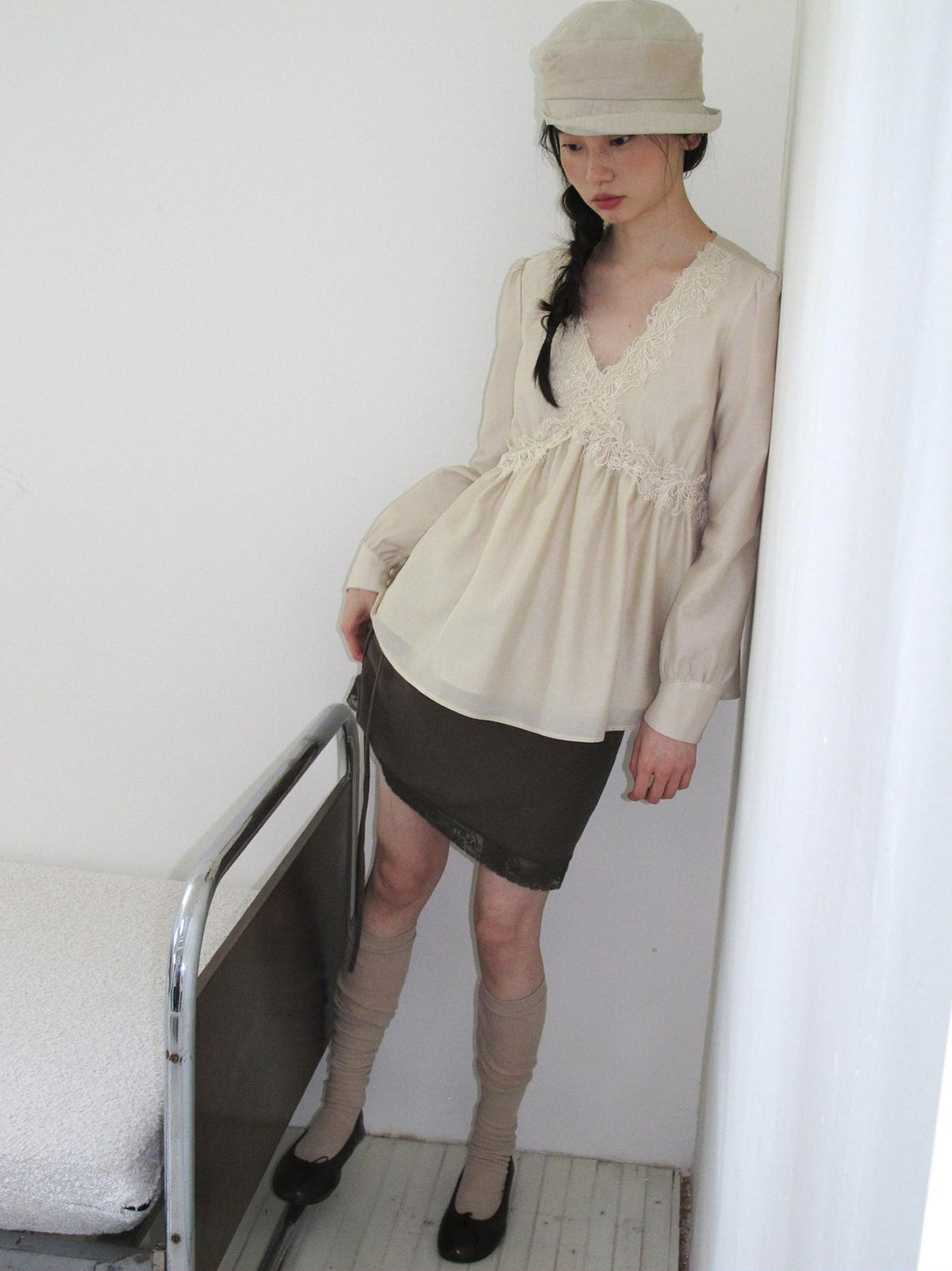 Dorydory Lace Trim V-neck Long Sleeve Waist Tie Women&