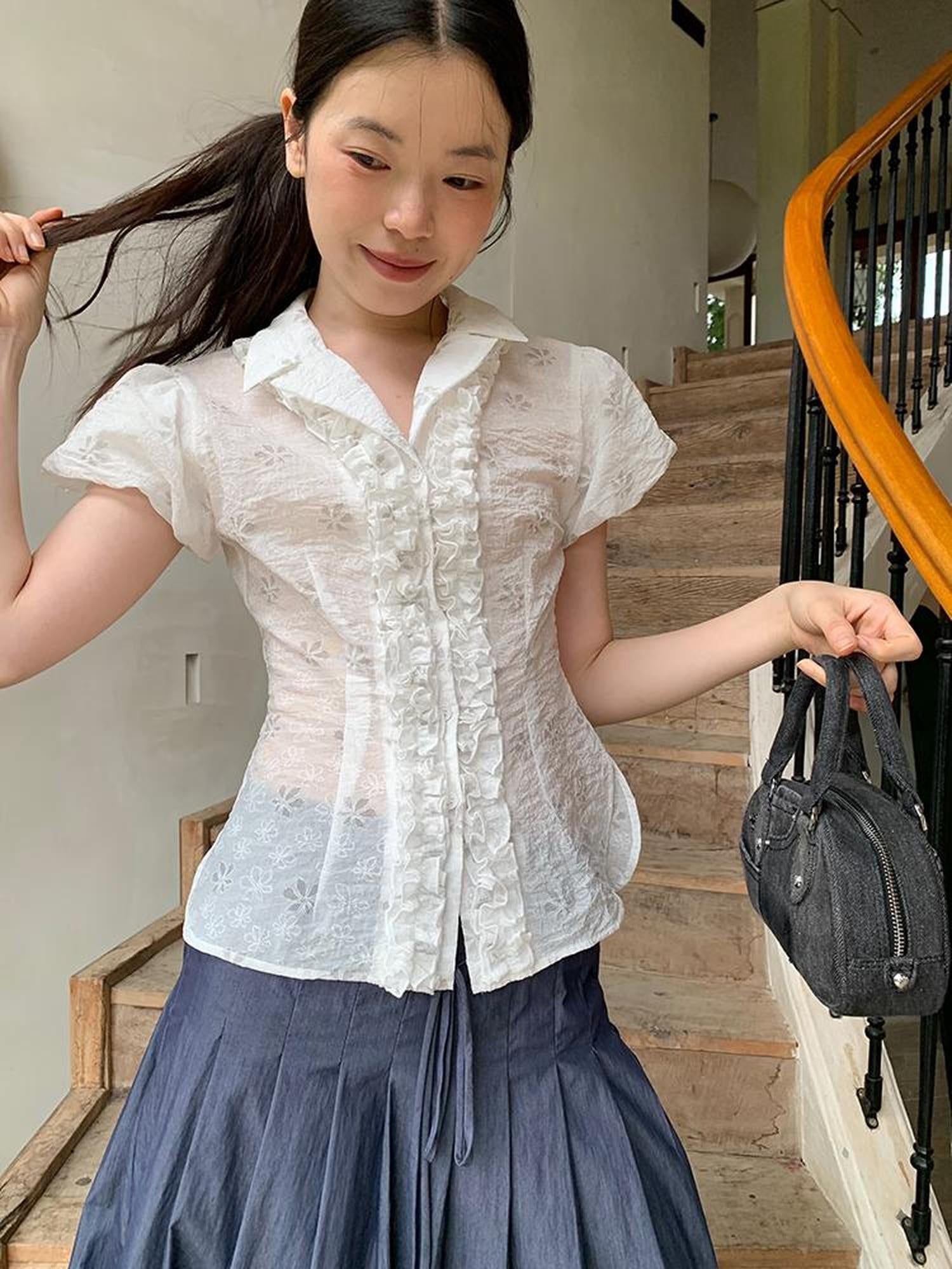 Dorydory Lace Trimmed Floral Print Short Sleeve Blouse With Puff Sleeves