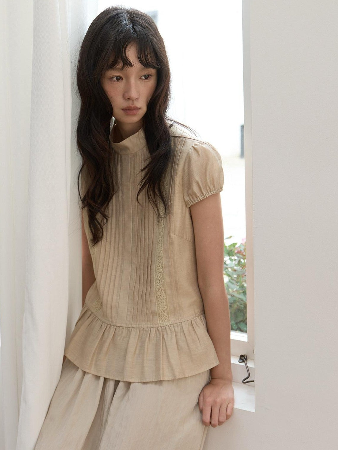 Dorydory Lace Tuck Pleat Half High Collar Short Sleeve Women&