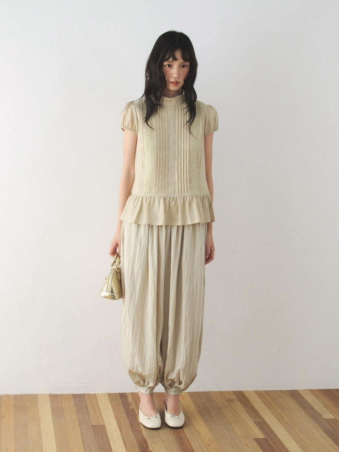 Dorydory Lace Tuck Pleat Half High Collar Short Sleeve Women&