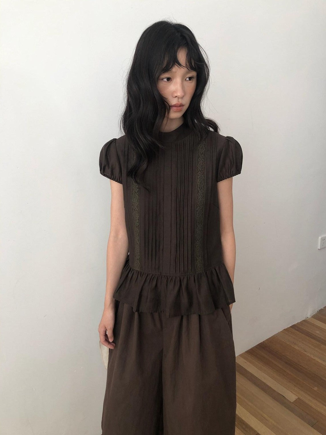 Dorydory Lace Tuck Pleat Half High Collar Short Sleeve Women&