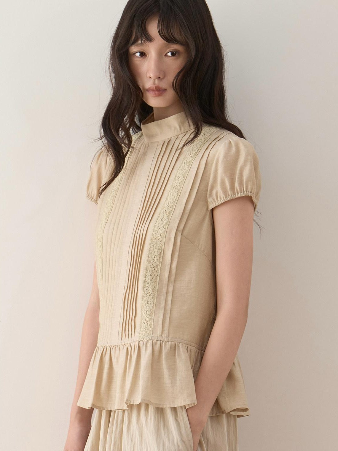 Dorydory Lace Tuck Pleat Half High Collar Short Sleeve Women&