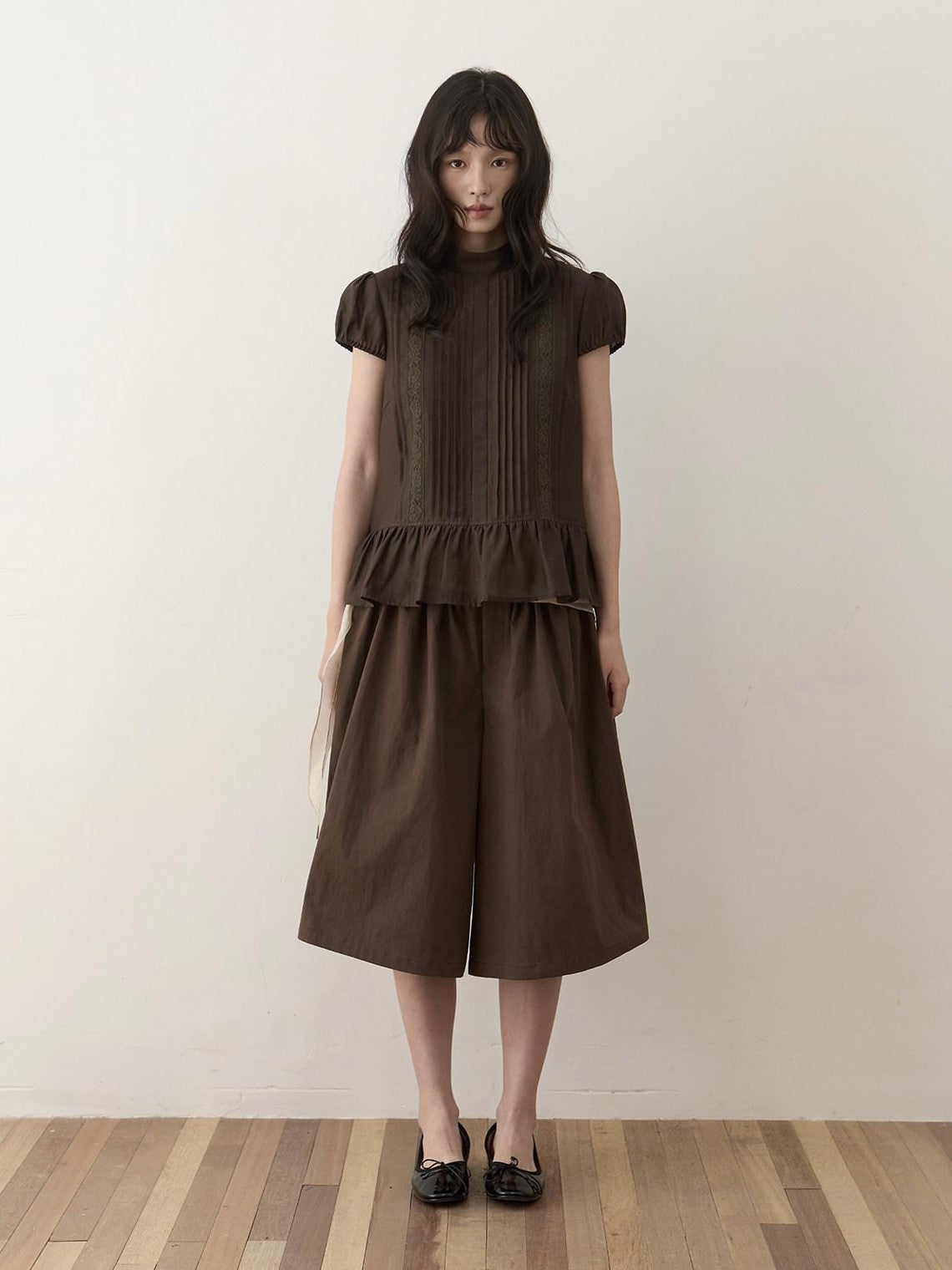 Dorydory Lace Tuck Pleat Half High Collar Short Sleeve Women&