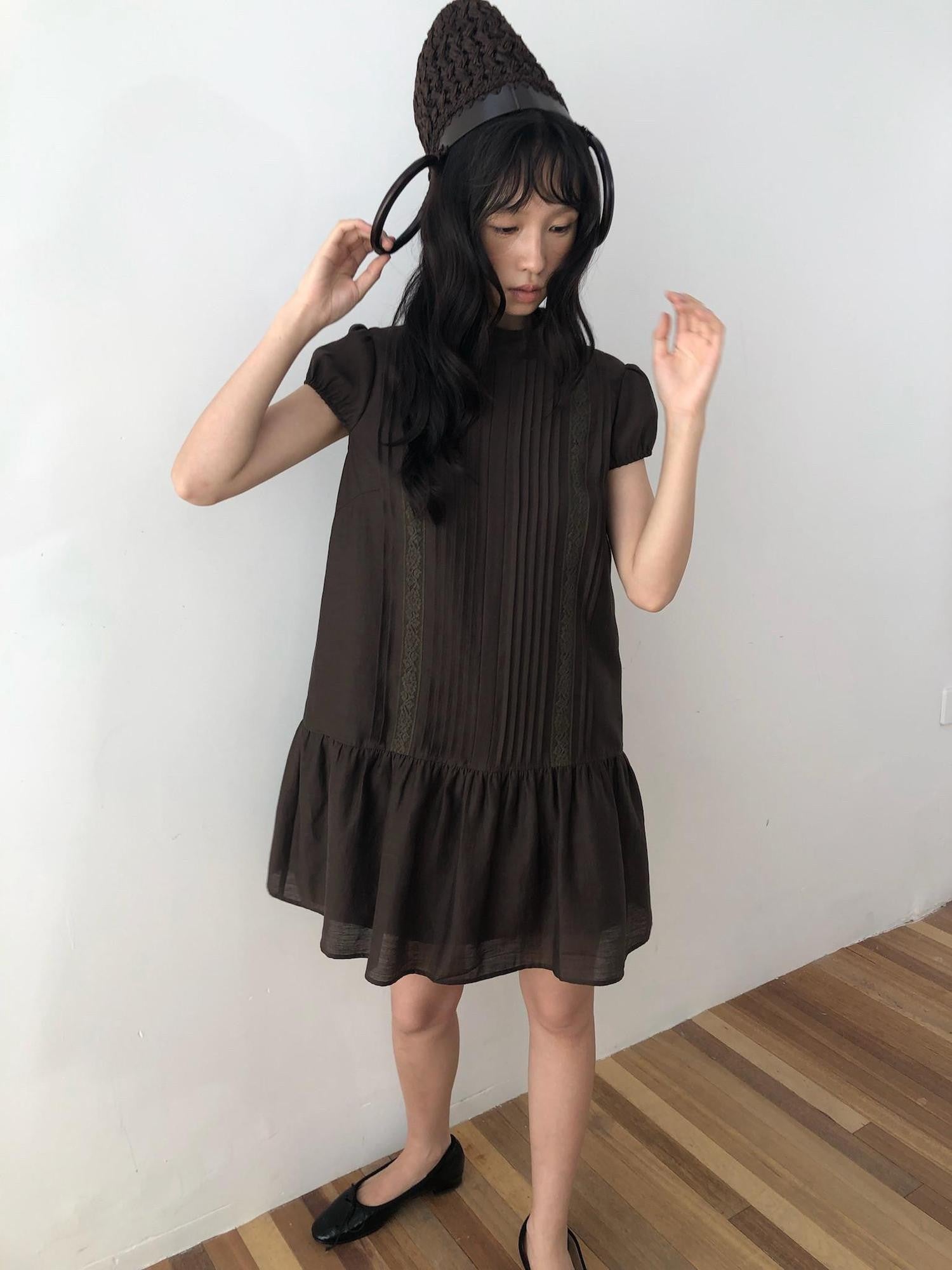 Dorydory Lace Tuck Pleat Half High Collar Women&