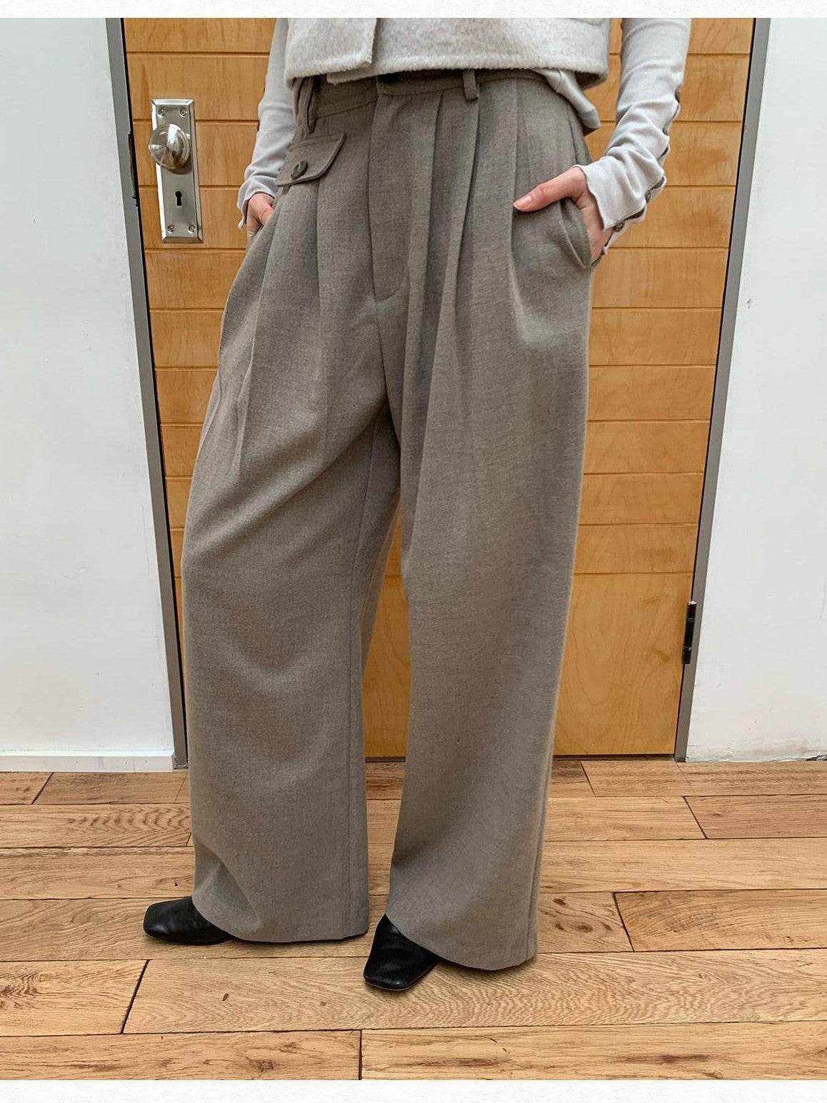 Dorydory Oatmeal Patch Pocket Pleated High Waist Women&
