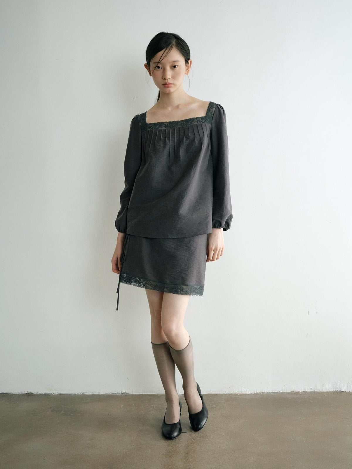 Dorydory Retro Square Neck Lace Trim Long Sleeve Loose Fit Women&