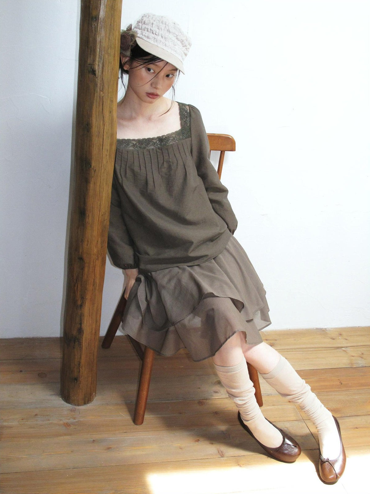 Dorydory Retro Square Neck Lace Trim Long Sleeve Loose Fit Women&