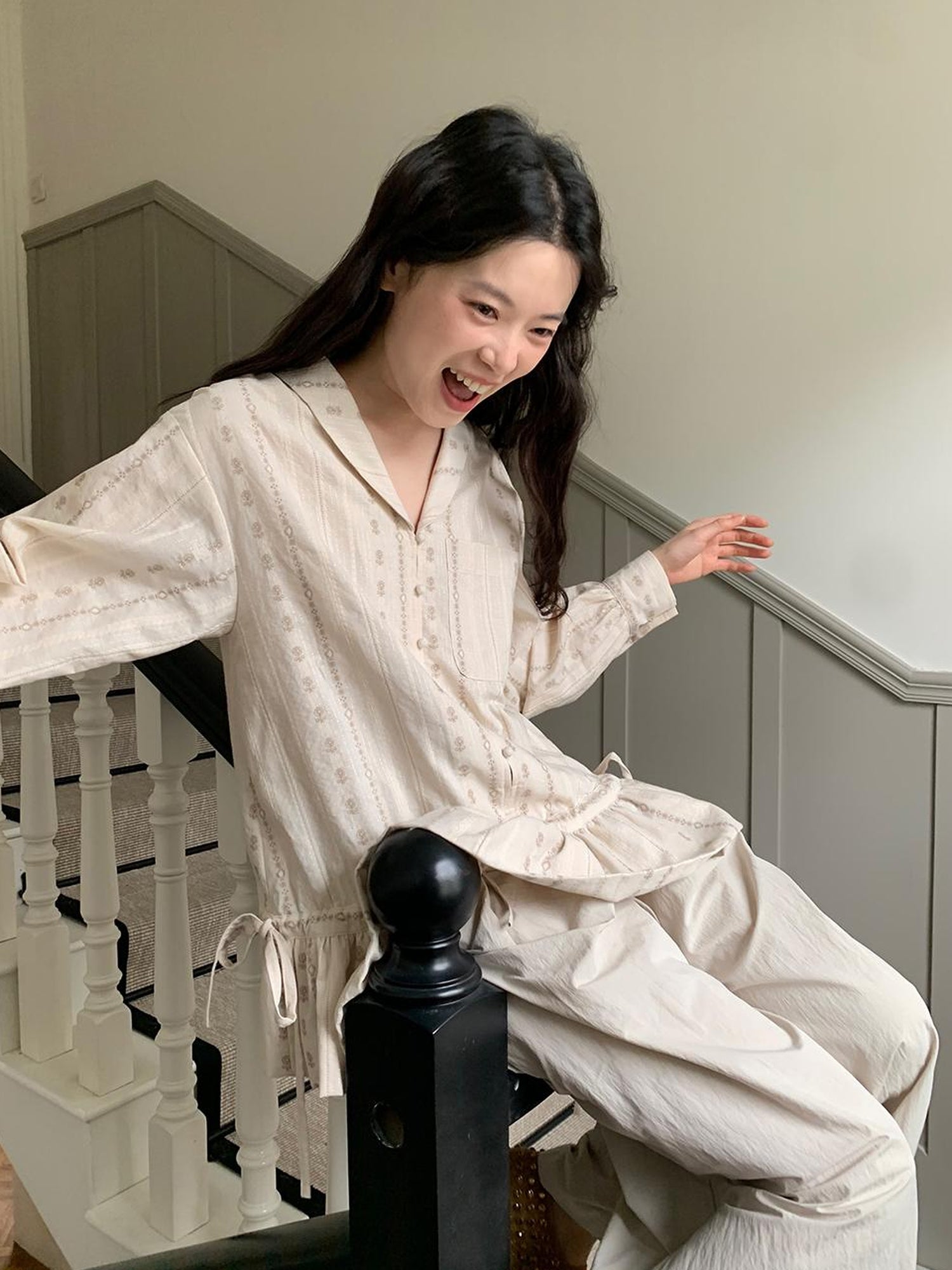 Dorydory V-Neck Floral Jacquard Bow Blouse