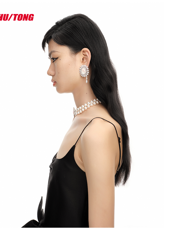 Elegant Double-Layer Pearl Necklace with Minimal Carving