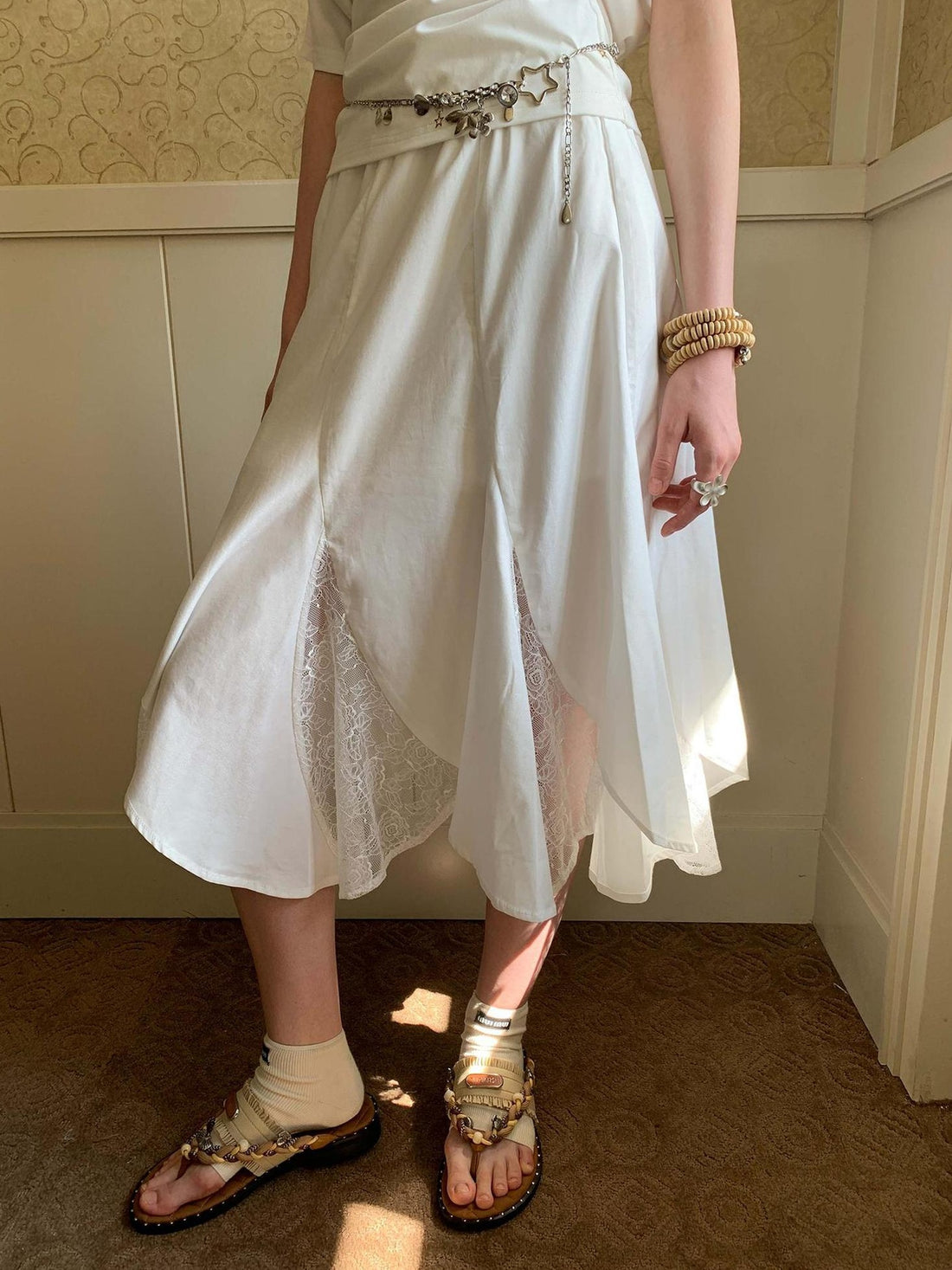 DIDDI MODA Elegant Lace Paneled Fishtail Skirt With Floral Hem