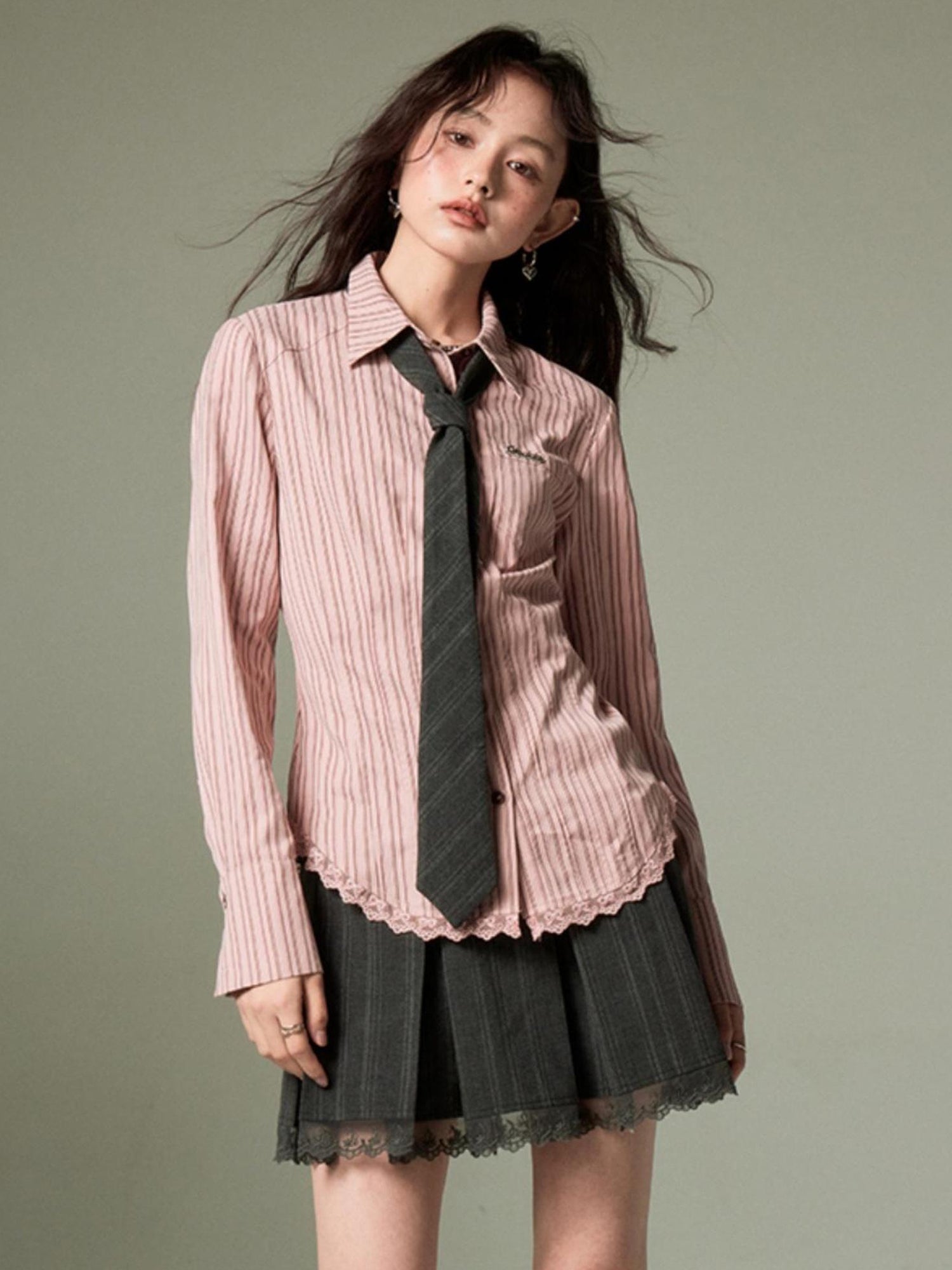 DIDDI MODA Elegant Lace Trimmed Polo Shirt With Waist Defining Fit
