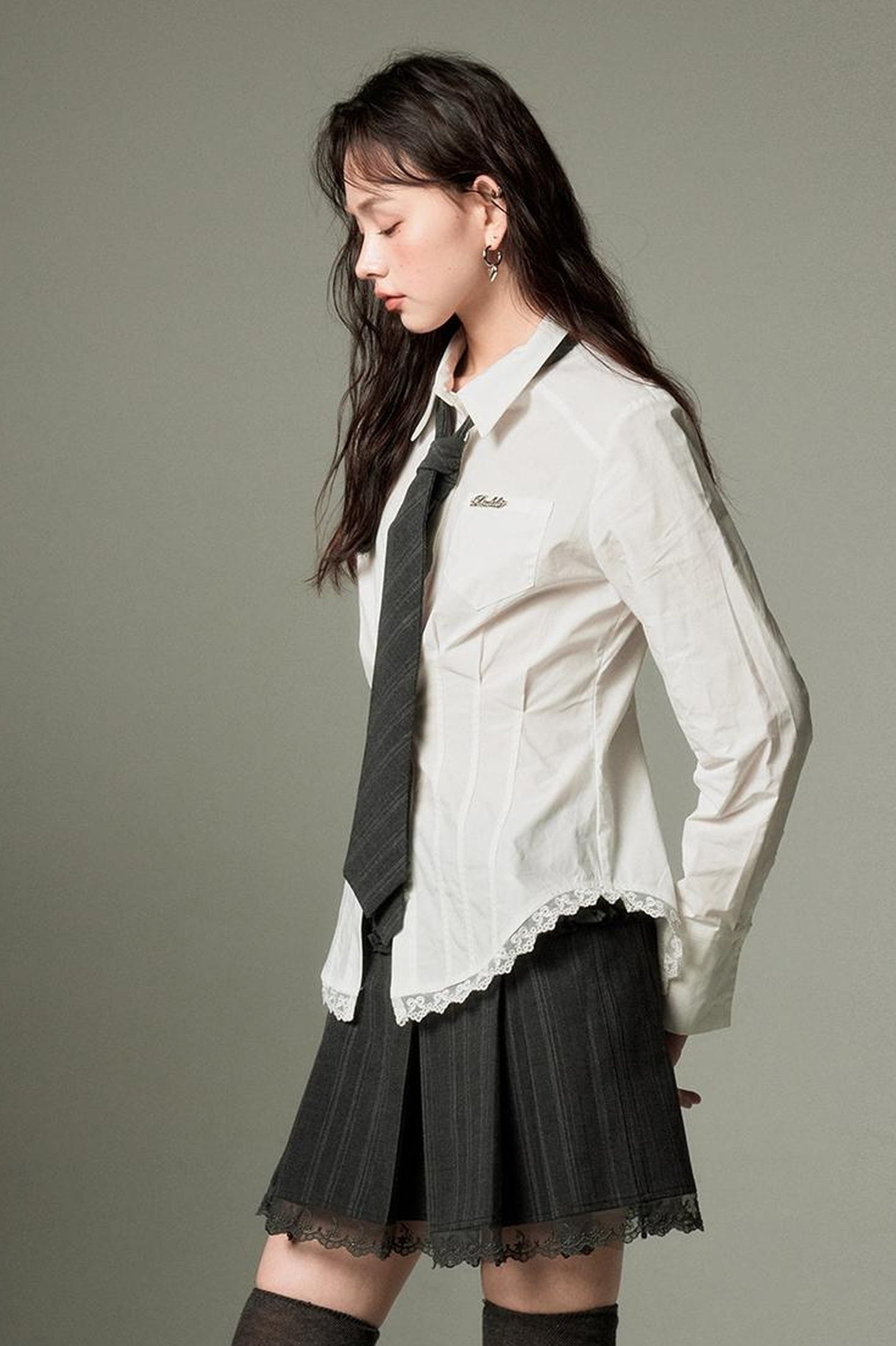 DIDDI MODA Elegant Lace Trimmed Polo Shirt With Waist Defining Fit