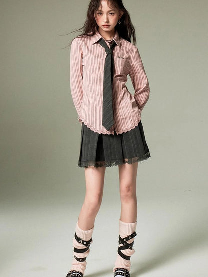 Elegant Lace Trimmed Polo Shirt With Waist Defining Fit