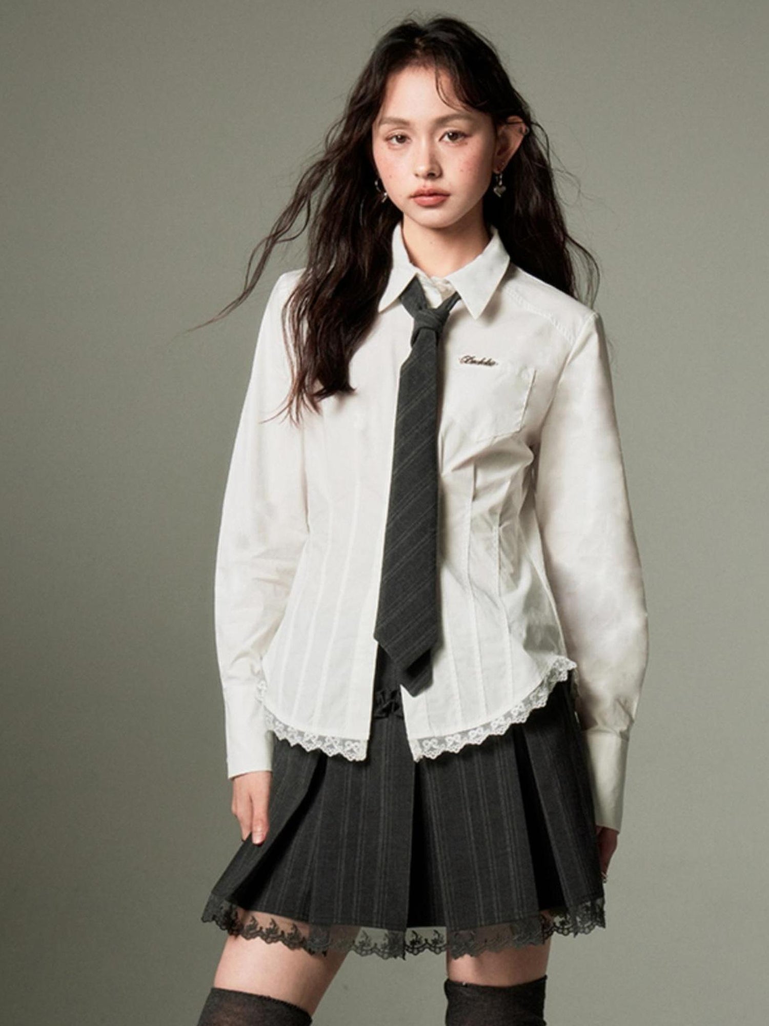 DIDDI MODA Elegant Lace Trimmed Polo Shirt With Waist Defining Fit