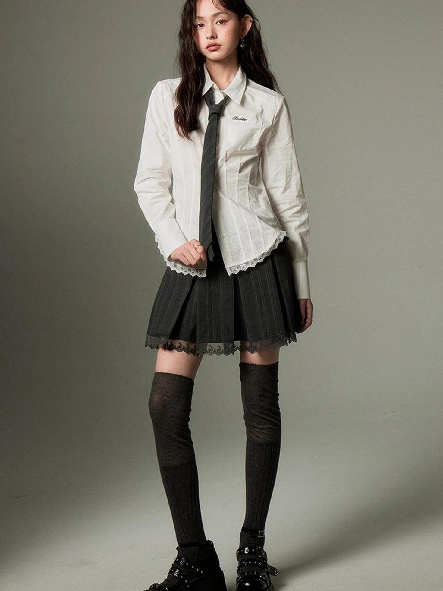 Elegant Lace Trimmed Polo Shirt With Waist Defining Fit