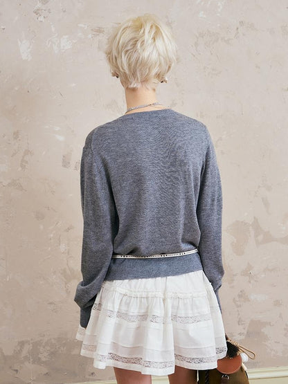 Eleganter, gestufter Minirock mit Spitzenbesatz