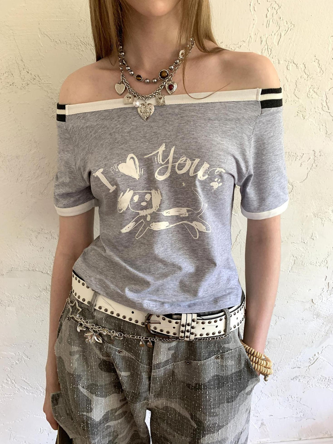 DIDDI MODA Elegant Off Shoulder Puppy Print Tee