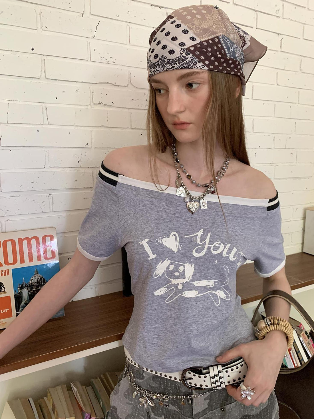 DIDDI MODA Elegant Off Shoulder Puppy Print Tee