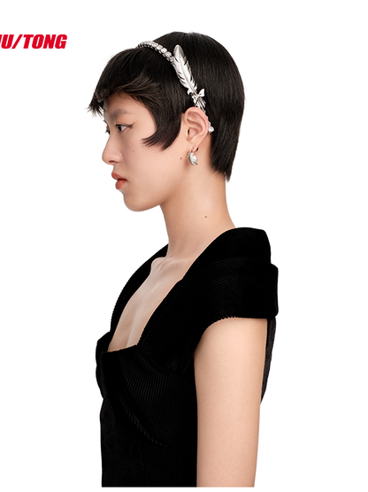 Elegant One-Sided Feather Hairband | Chic &amp; Sophisticated