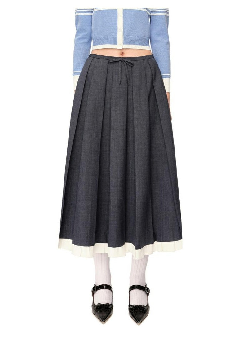 Elegant Pleated Maxi Skirt with Feminine Design