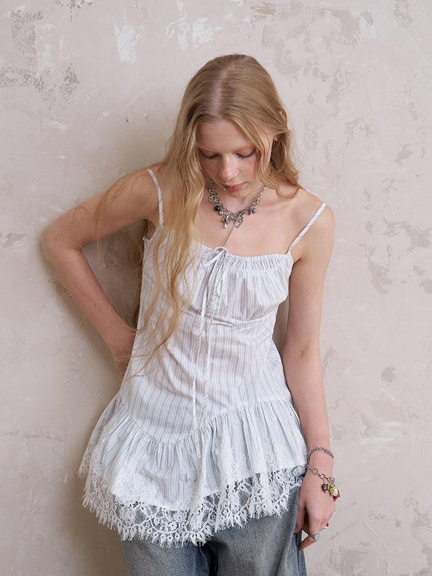 DIDDI MODA Elegant Ruffled Lace Camisole With Adjustable Drawstring