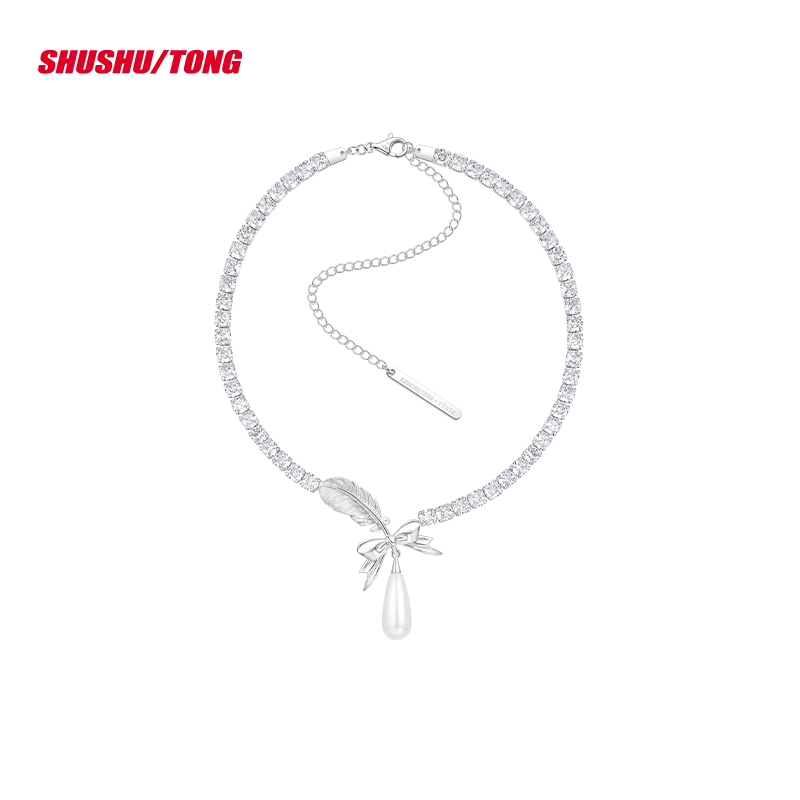 Elegant Teardrop Feather Zirconia Necklace