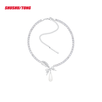 Elegant Teardrop Feather Zirconia Necklace