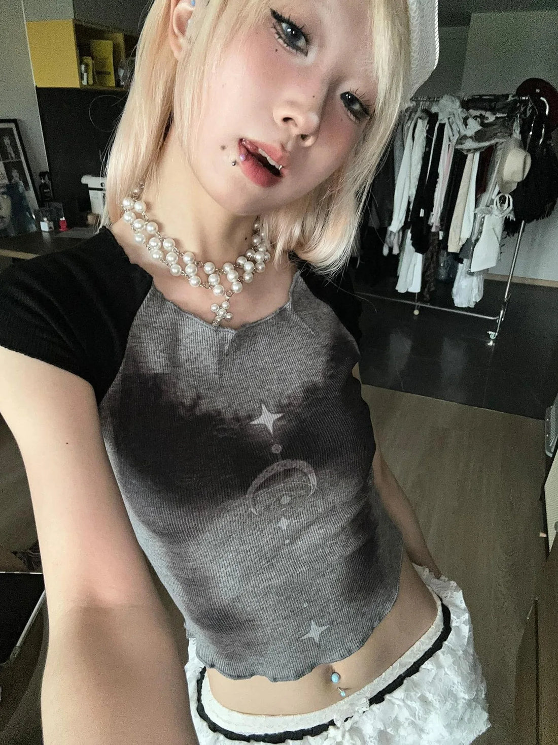 Emoha Gray Witch Print Raglan Tee V-neck T-shirt Long Sleeve