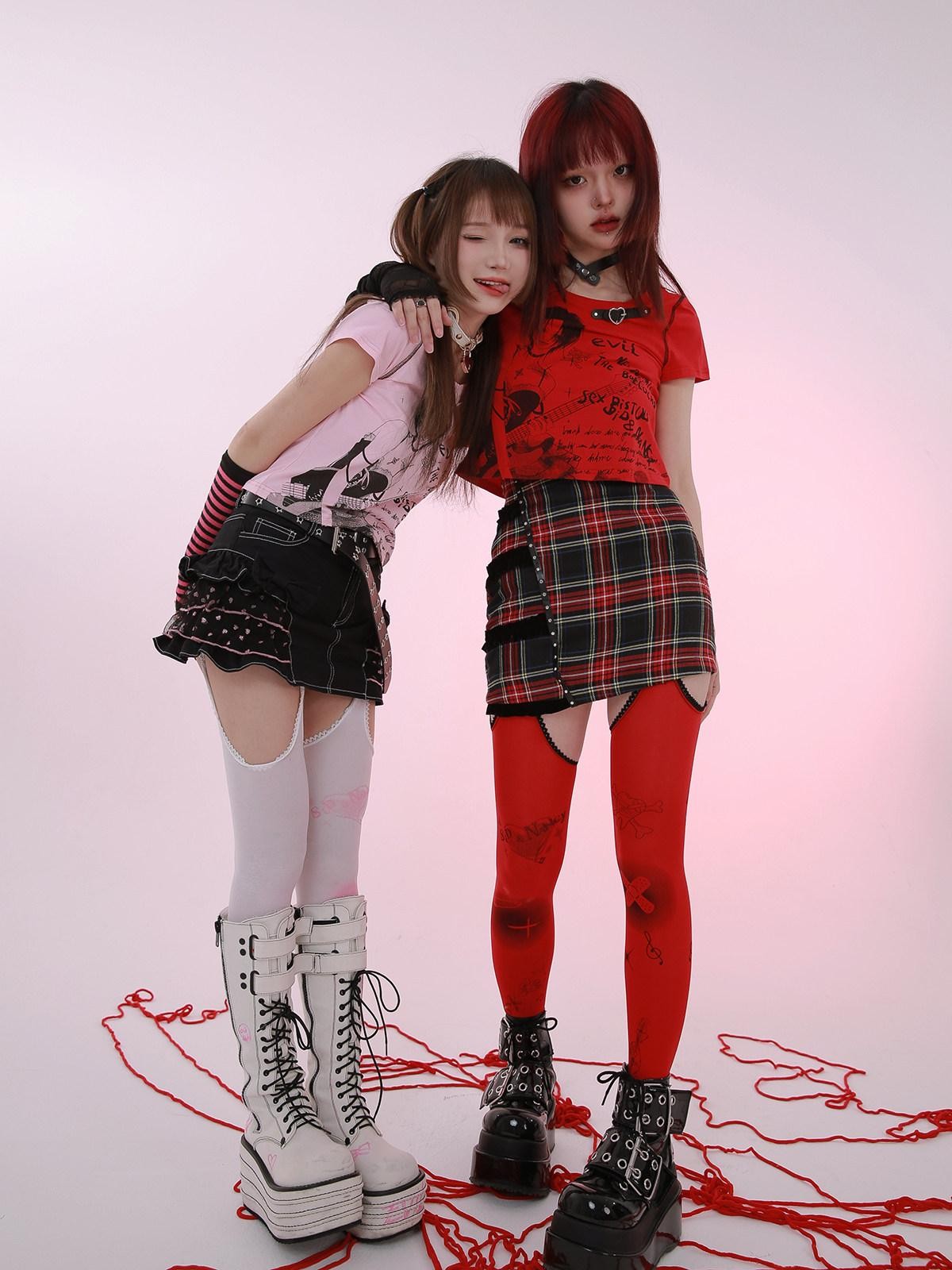 Evil Tooth Rock Girl Cartoon Print Round Neck Street Women&
