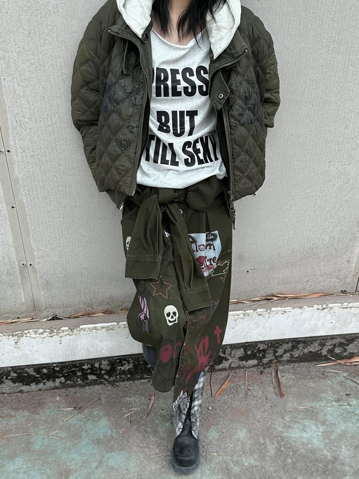 FULLTIDE Distressed Graffiti Print Frayed Hem Women&