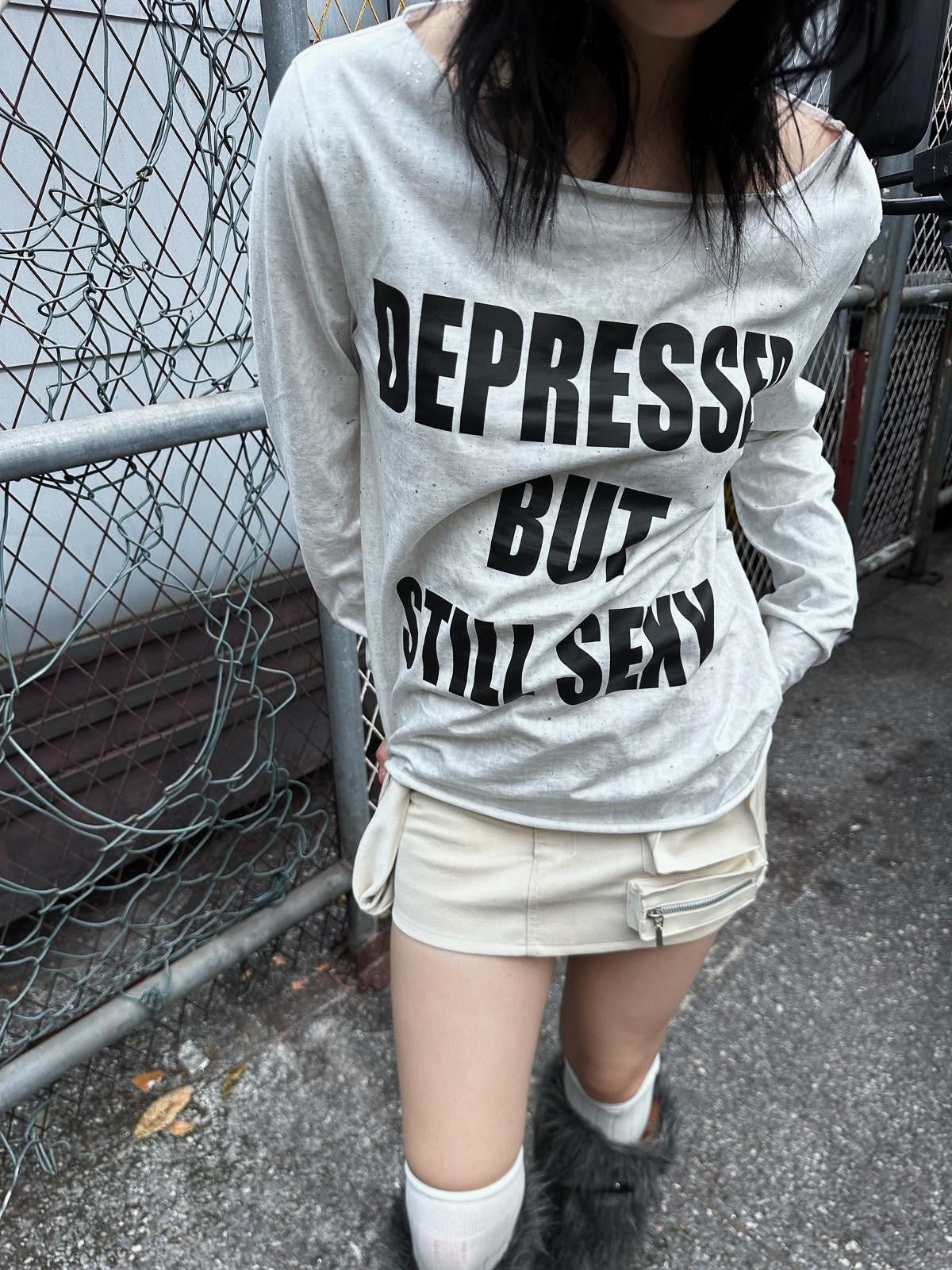 FULLTIDE Distressed Graffiti Print Frayed Hem Women&
