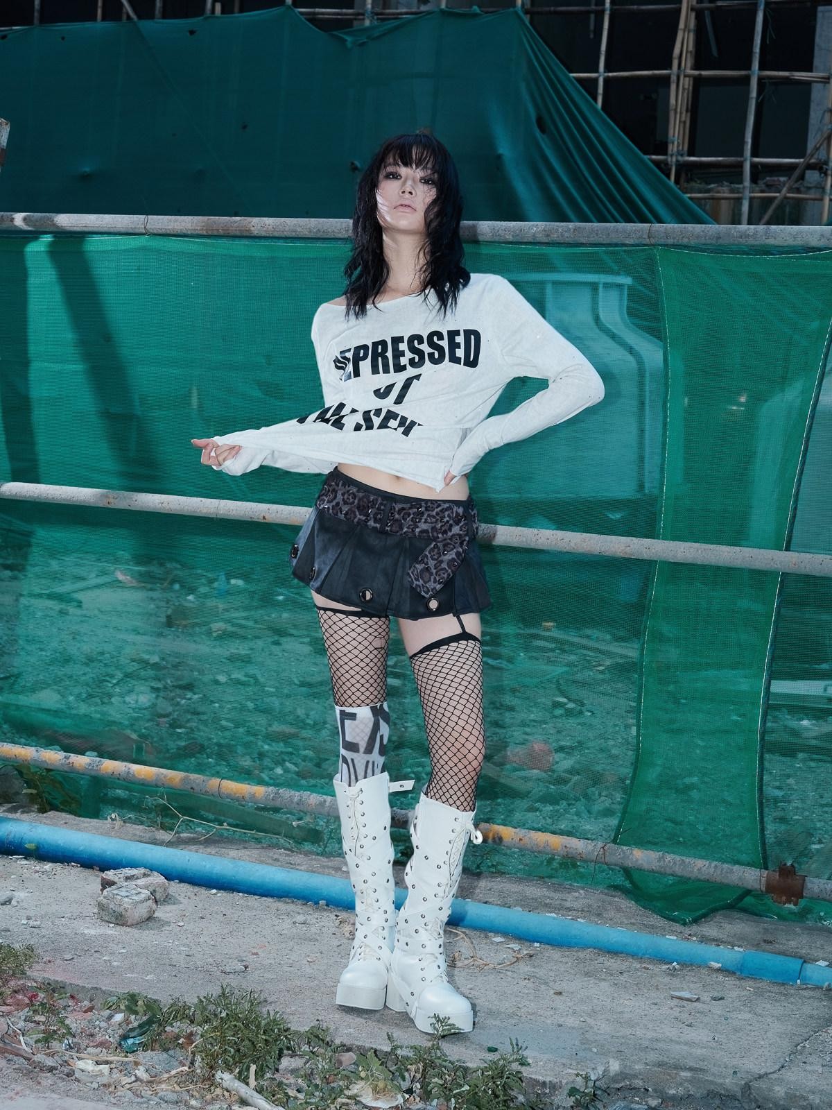 FULLTIDE Distressed Graffiti Print Frayed Hem Women&