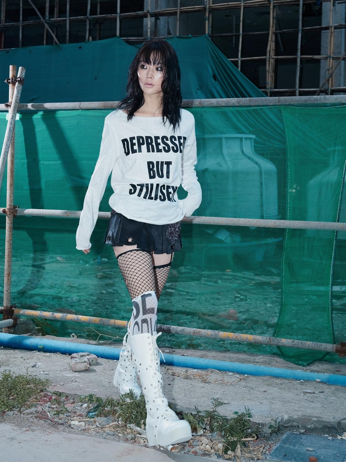 FULLTIDE Distressed Graffiti Print Frayed Hem Women&