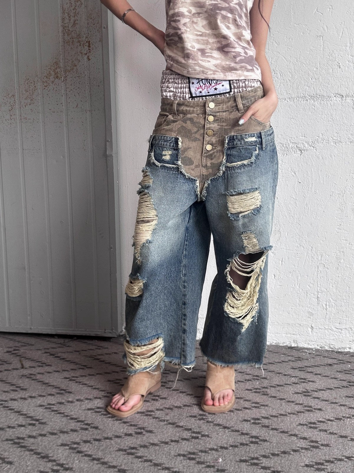 FULLTIDE_Durable_Deconstructed_Patchwork_Low_Waist_Ripped_Camo_Denim_Relaxed_Button_Jeans_MISSTT