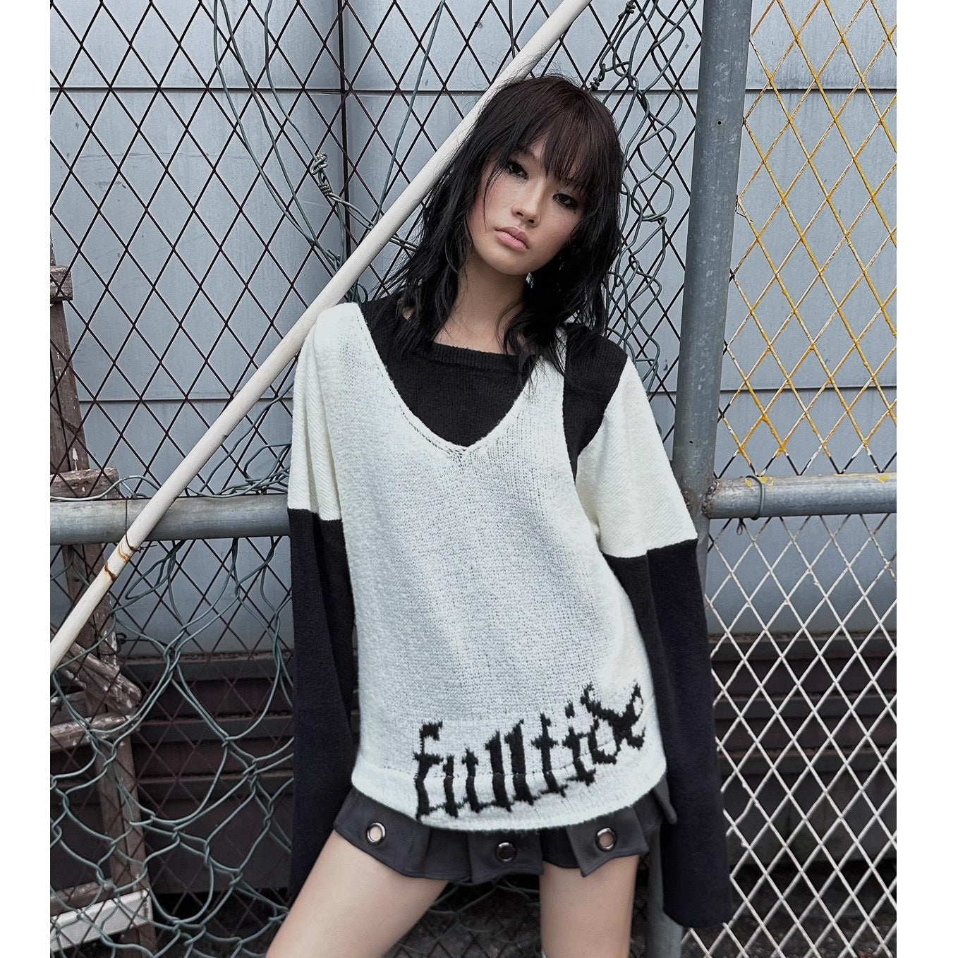 FULLTIDE_Lambswool_V_Neck_Midlength_Letter_Pullover_Office_Women_Black_White_Sweater_MISSTT