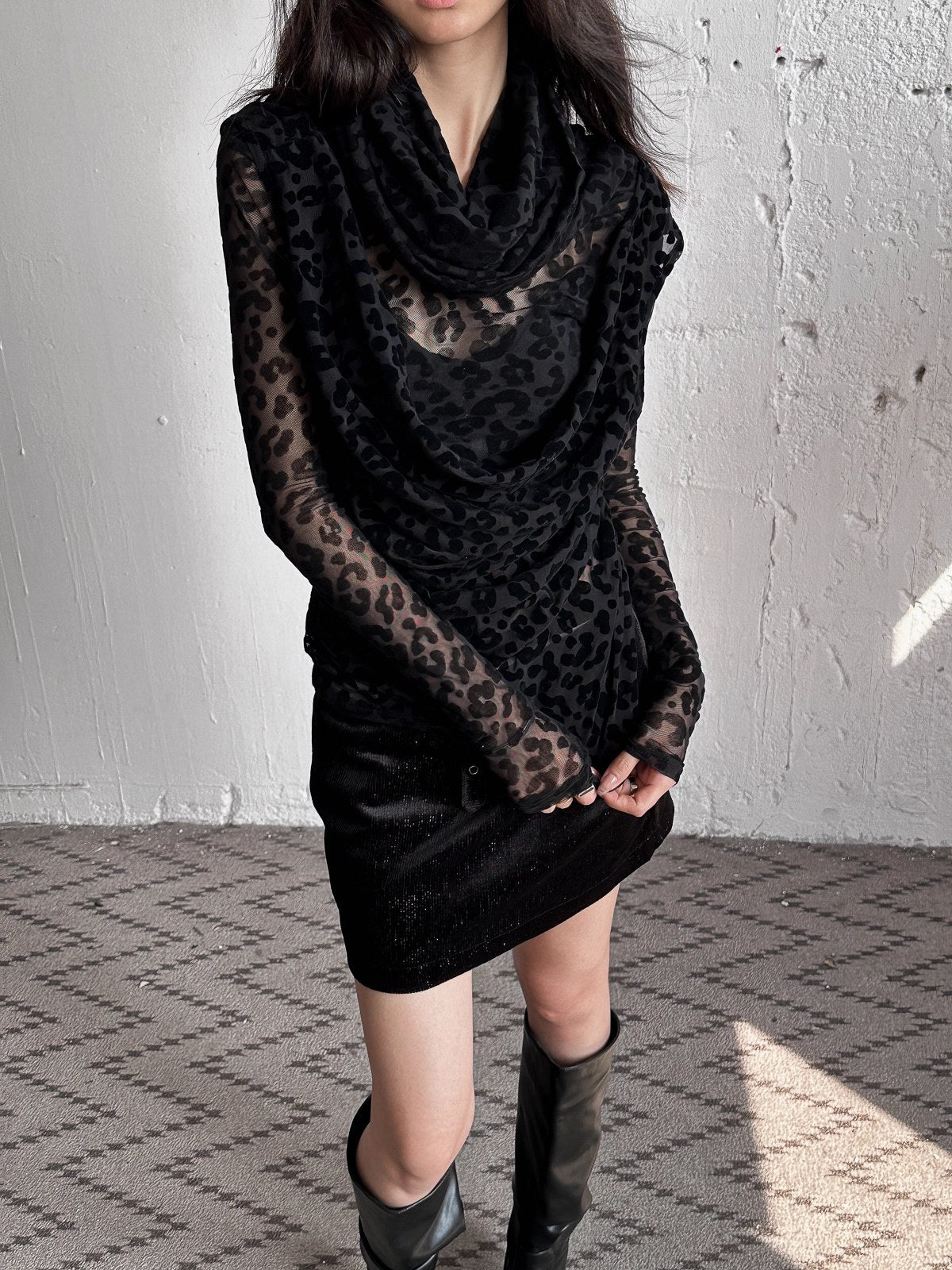 FULLTIDE_Original_Design_Cropped_One_Shoulder_Solid_Flocked_Women_Black_Two_Piece_T-Shirt_MISSTT