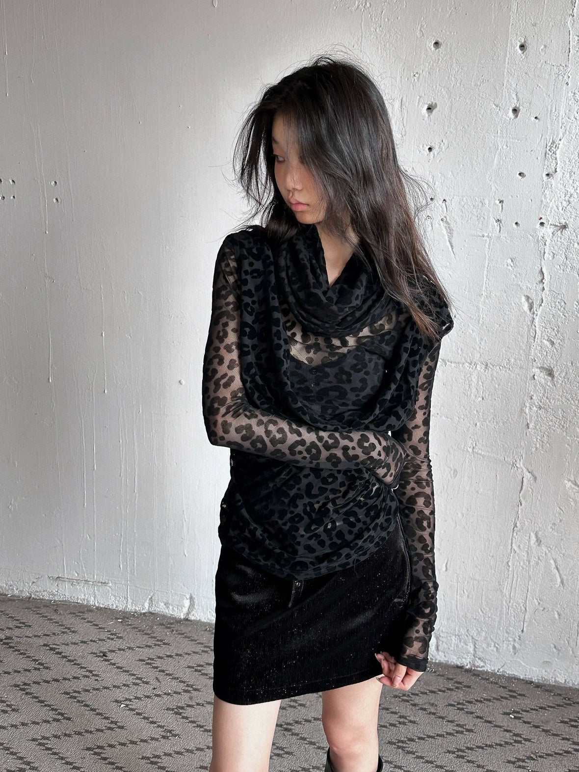 FULLTIDE Original Design Cropped One Shoulder Solid Flocked Women Black Two Piece T-Shirt