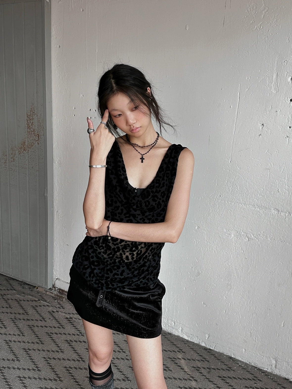 FULLTIDE Original Design Cropped One Shoulder Solid Flocked Women Black Two Piece T-Shirt